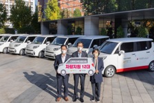 Korea Eximbank donates cars for 12 multicultural family support centers nationwide.